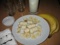 ut banana into slices. Put it into blender, add...