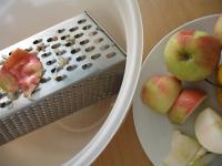 Clean the apples, remove their cores and grate...