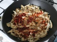 Put the cut oyster mushroom in the pan and braise...