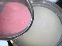 Blend custard powder in milk, pour into the cooked...