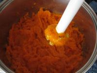 Mix the steamed pumpkin with hand blender....