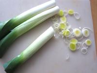 Trim the leek, cut off the ends and part of green....