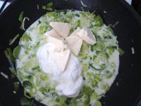 Pour milk into the steamed leek, add double cream...