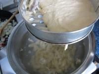 Rub the dough through the dumplings (halusky)...