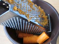 Clean the carrot and grate it finely....