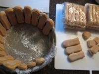 Cut needed amount of the biscuits into the height...