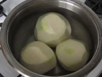 Peel the kohlrabi and cook for 15 minutes. Drain...