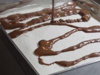 Lay chocolate on the whisked cream ......