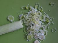 Cean the leeks, wash, cut into thin wheels and...