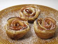 Sprinkle cooled cakes with sieved icing sugar....