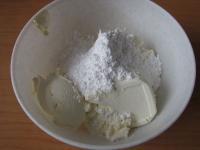 Mix mascarpone with cottage cheese and sugar....