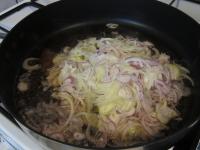 Peel the potatoes and cut into thin slices. Clean...