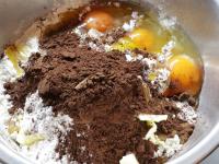 Put flour in a bowl, add sugar, eggs, cocoa,...