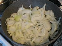 Clean the onion, cut in half and into thin slices....