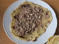 Put an appropriate amount of meat on lokše. It...