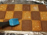 Put the biscuits in a chessboard pattern again,...