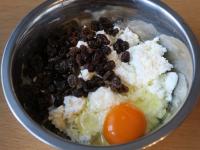 Mix the cottage cheese with the egg, egg white,...